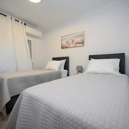 アパート Georgia Apartment, Benitses Corfu ベニテス