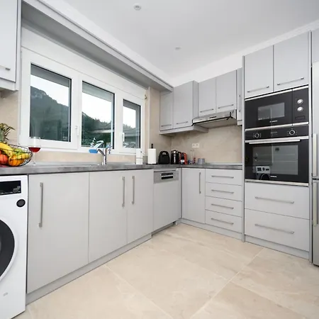 Georgia Apartment, Benitses Corfu アパート *