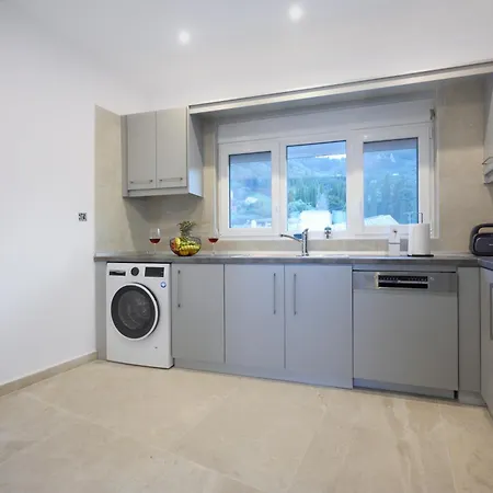 Georgia Apartment, Benitses Corfu شقة