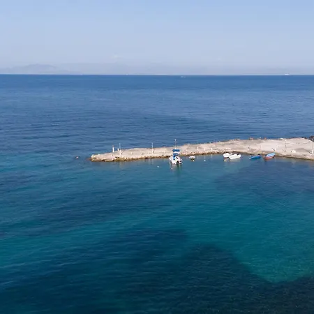 Georgia Apartment, Benitses Corfu شقة *